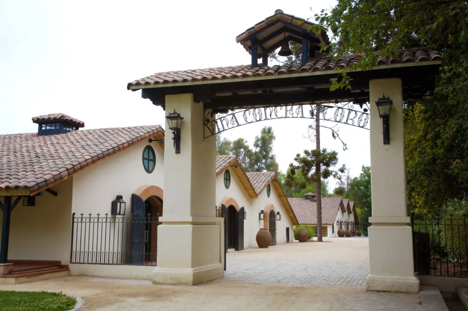 Concha y Toro Vineyard Tour from Santiago with Transfer and Tasting